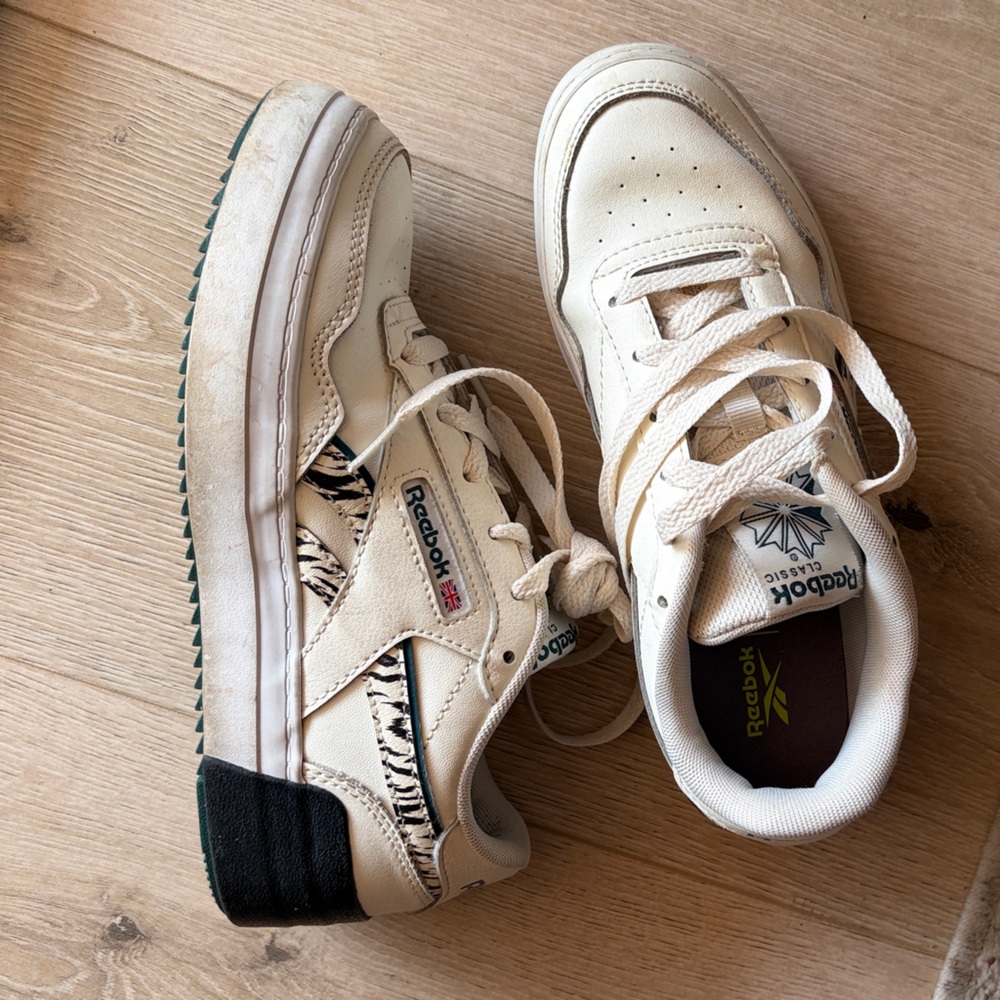 Classic Reebok women 6 Cream sneakers - Picture 2 of 7